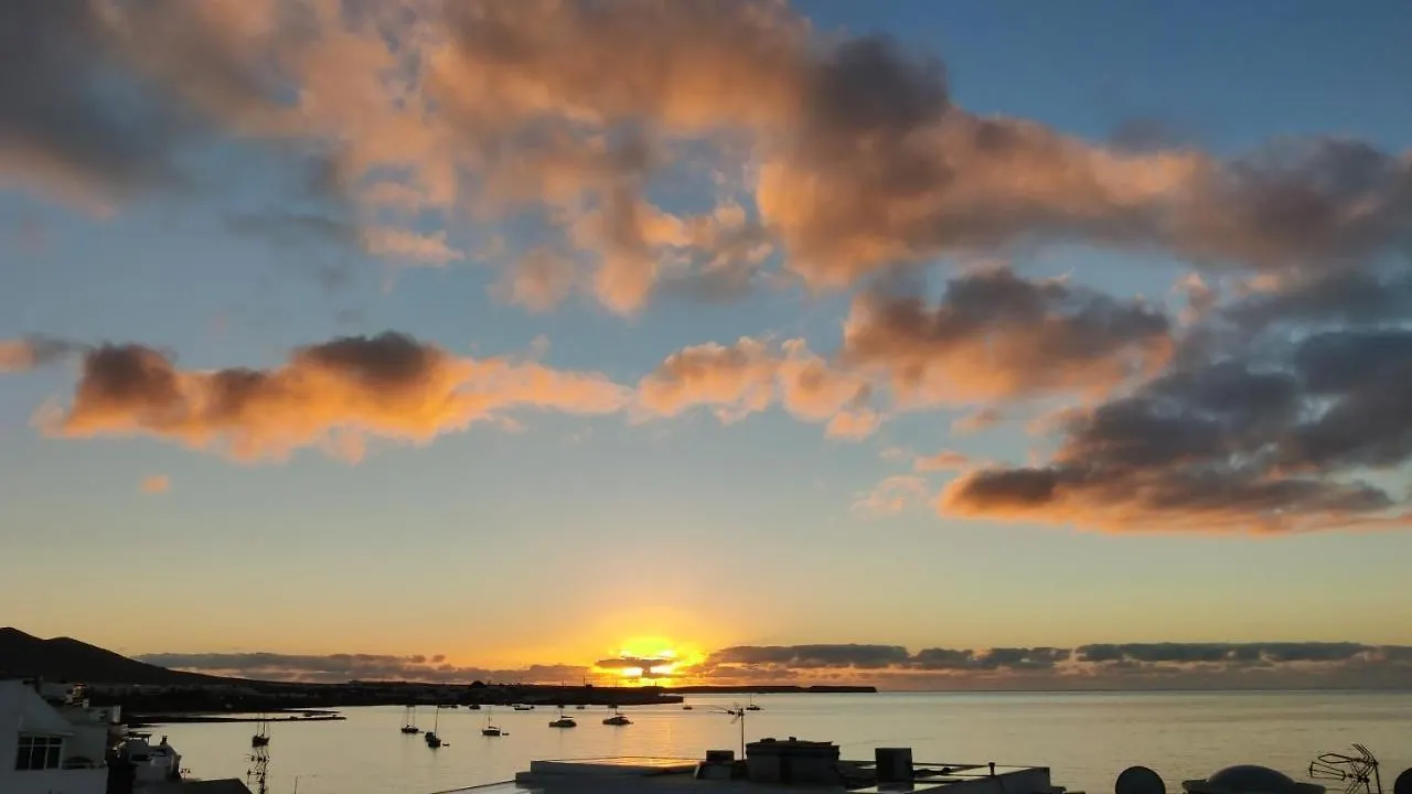 Playa Blanca Center Ocean View Apartment 0*, 普拉亚布兰卡